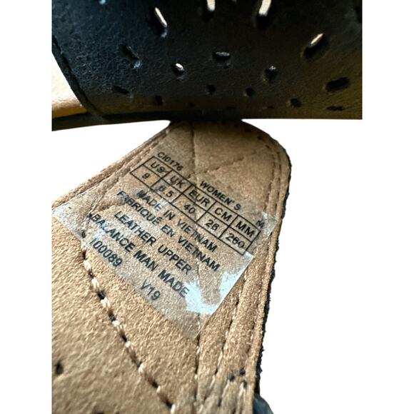 Cobb Hill 9M Black Laser Cut Leather Closed Heel Back Zip Thong Sandals - Picture 7 of 8